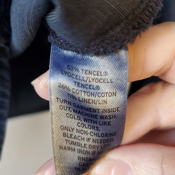 Hinge Women's Denim Look Button Up Top. Size XS - Picture 5 of 6